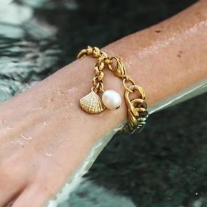 🐚 Shell statement bracelet